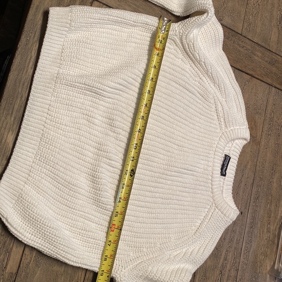 PRICE IS FIRM!American Apparel Women's Cropped White Pullover Crew Neck Sweater - Picture 13 of 16